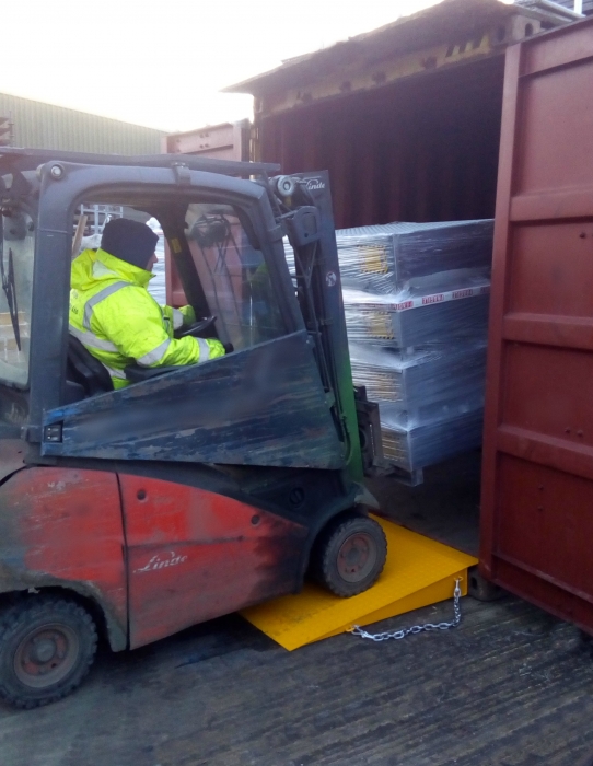 Steel ramp for forklift access to shipping container